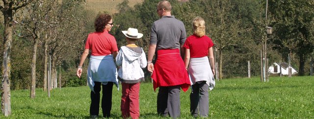 Wandern im herbstlichen Obst-Hügel-Land
